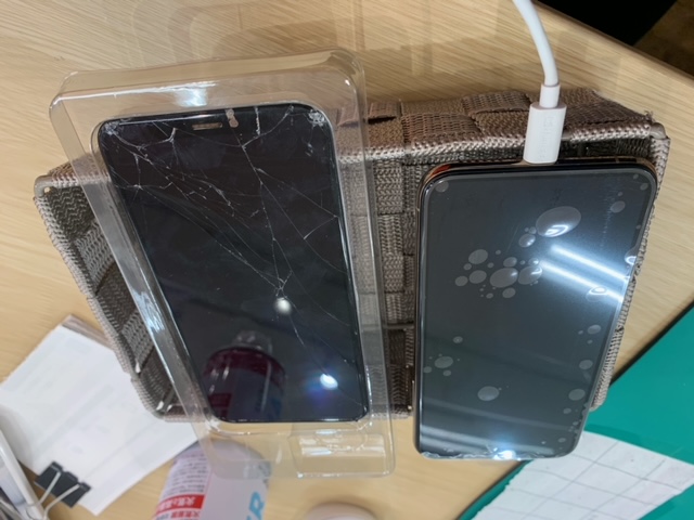 東武練馬駅の修理店　iPhoneXS　ガラス割れ
