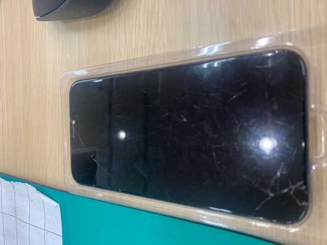板橋区　iPhone11 液晶完全破損