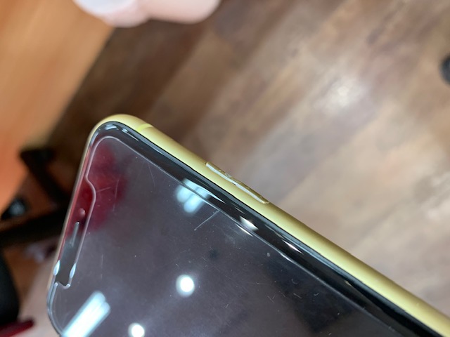 板橋から　iPhoneXR電源ボタン陥没で使用不可