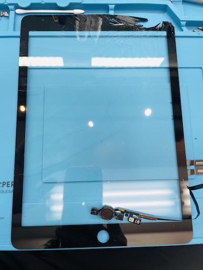 《名古屋市千種区》iPad6(A1893)ガラス割れ修理
