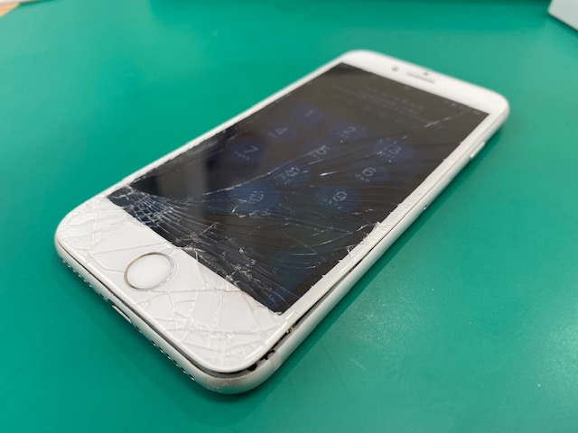 【逗子】 iPhone 8の画面交換