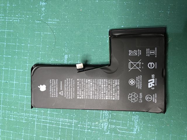足立区千住よりお越しのiPhoneXSバッテリー交換修理のお客様！！