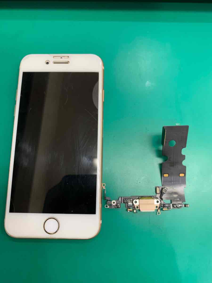 【港南区】 iPhone 8の充電コネクタ交換