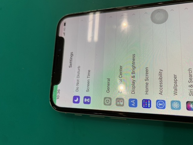 練馬区から　iPhoneXの液晶漏れ+表示不良
