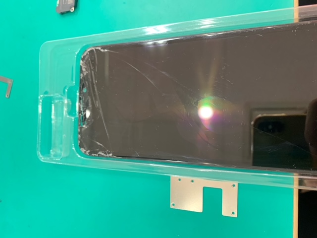 【板橋区】　iPhone11　液晶漏れで完全破損。。。