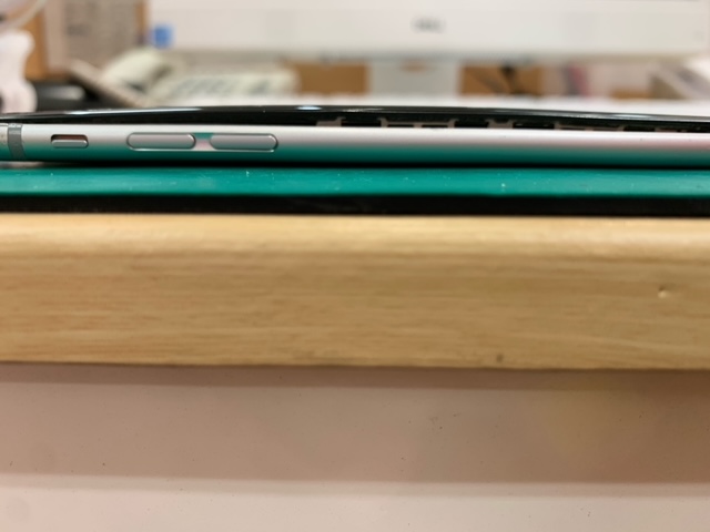 下赤塚　iPhone6 バッテリー膨張