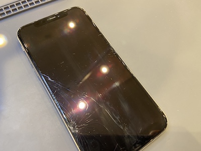 iPhoneXSの画面割れ修理は横浜店にご相談ください