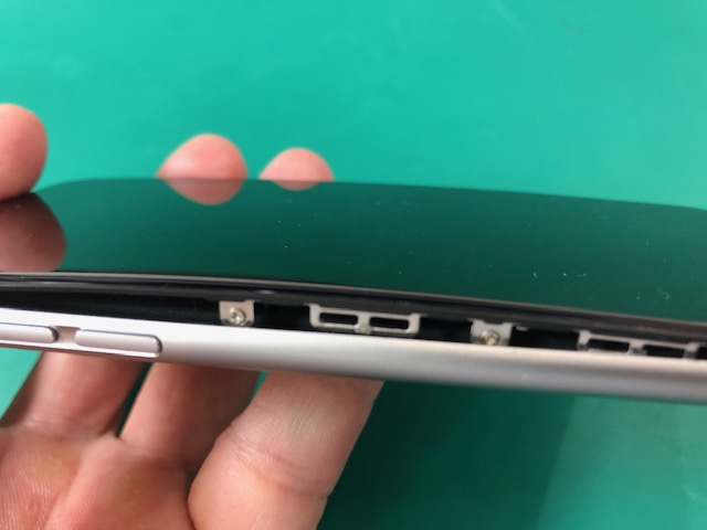 【板橋区高島平】iPhone修理 イオン板橋店 6バッテリー膨張