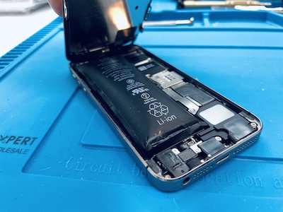 《危険》破裂寸前のiPhone5sバッテリー交換