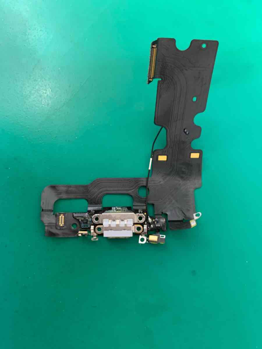 【横浜市栄区】 iPhone 7の充電コネクタ修理