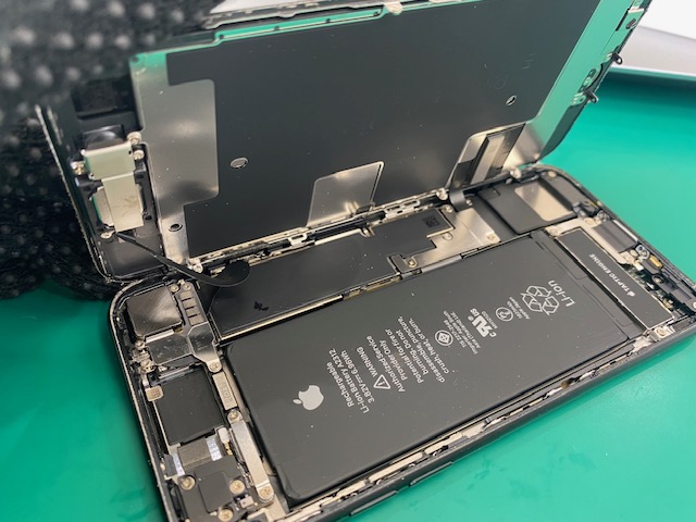 【逗子】 iPhone SE2のバッテリー交換
