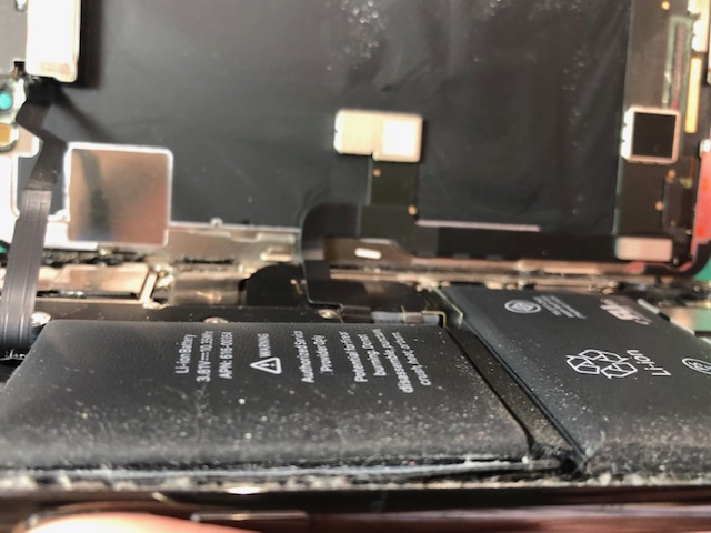 iPhoneXのバッテリー交換（バッテリー膨張によるゴーストタッチ）