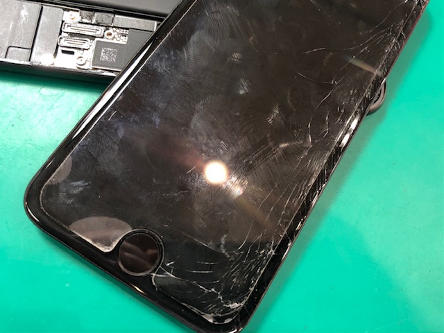 iPhone修理 イオン板橋店 8ガラス割れ【東武練馬】