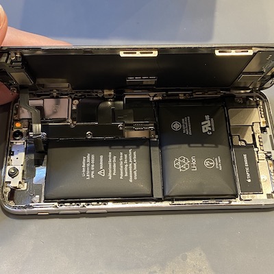 iPhoneXのバッテリーは横浜店へ！