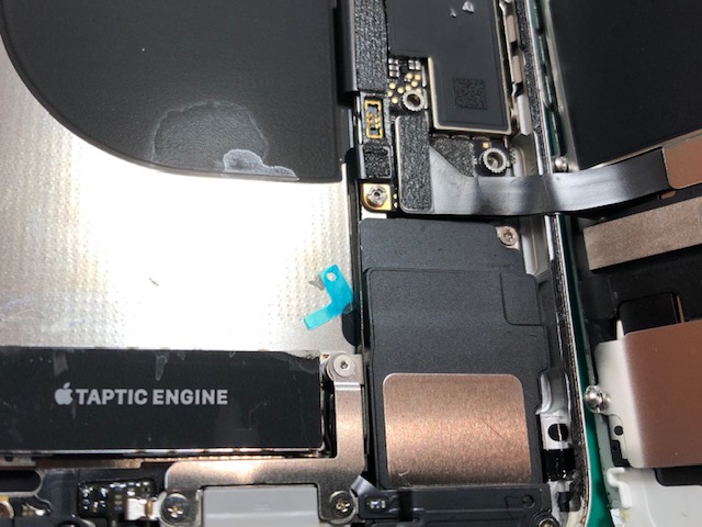 iPhone8バッテリー交換（異物混入）