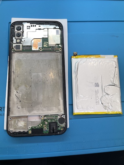 HUAWEI P20 lite画面割れとバッテリー交換