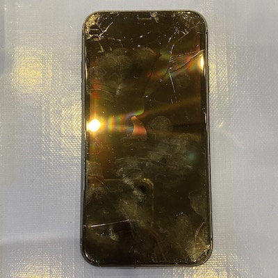 iPhone11の画面が真っ暗...でも諦めないでください！