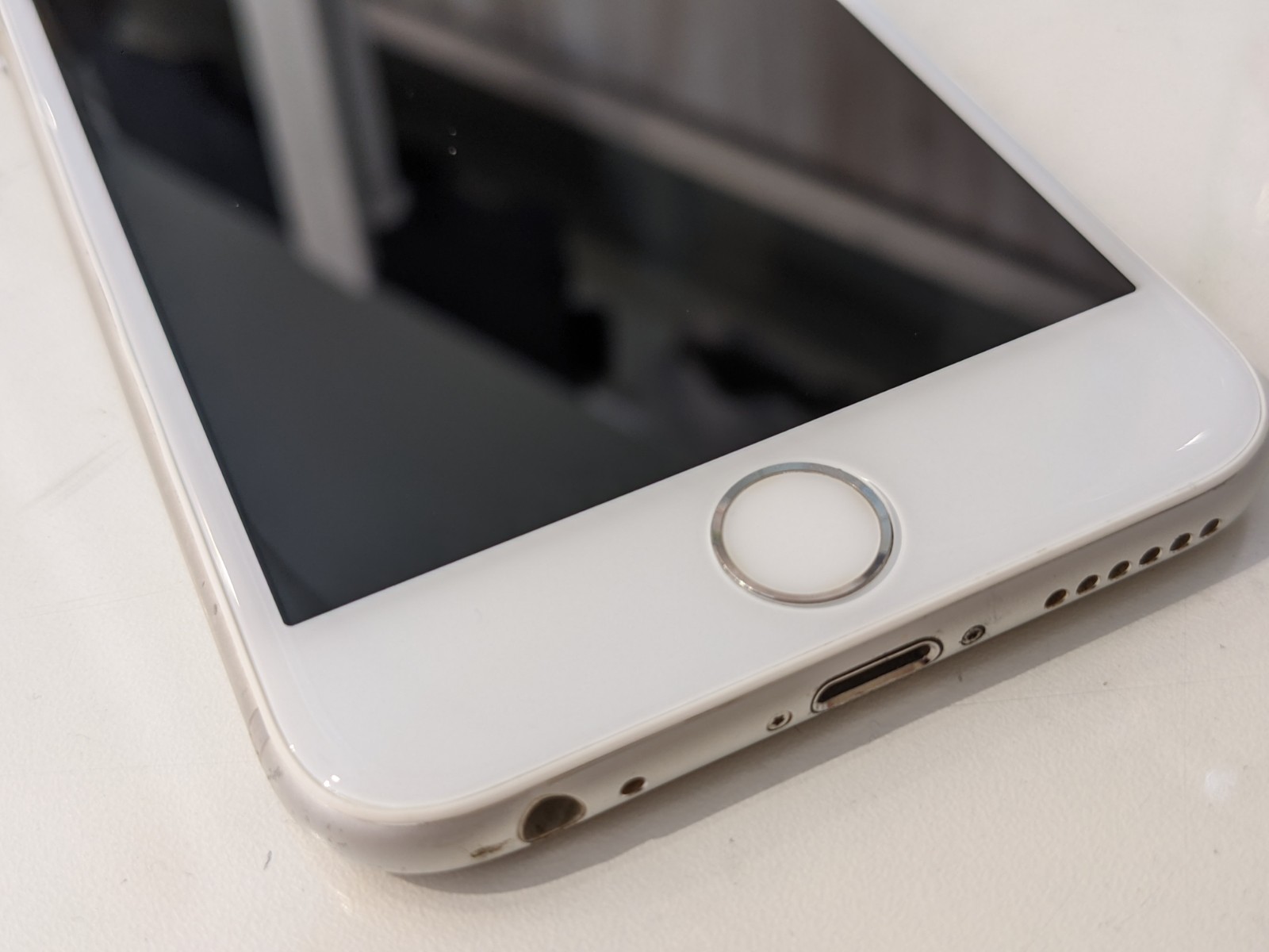 最新iPhoneにホームボタンを付けられる！！
