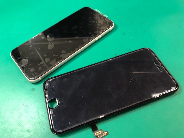 iPhone修理 イオン板橋店【蓮根】SE2画面修理