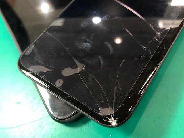 iPhone修理 イオン板橋店【中板橋】11ガラス割れ