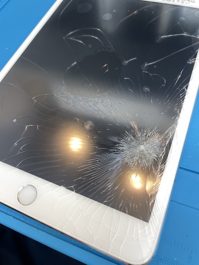 《名古屋》iPadmini3画面割れ修理後もデータそのままです！