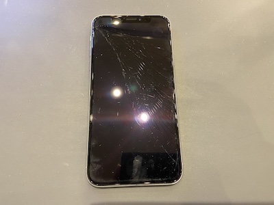 液晶不良が起きたiPhoneXSの画面修理は当店にご相談下さい