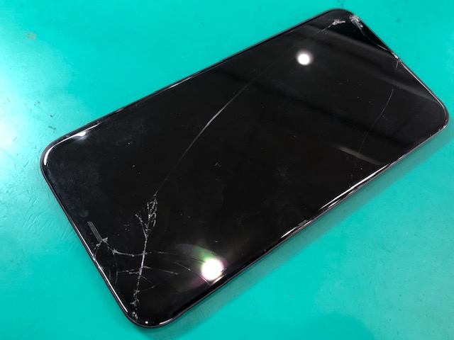【北区】iPhone修理 イオン板橋店 XSガラス割れ