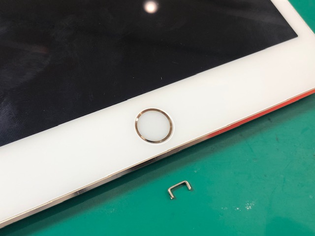 iPhone修理 イオン板橋店【上板橋】iPad異物除去