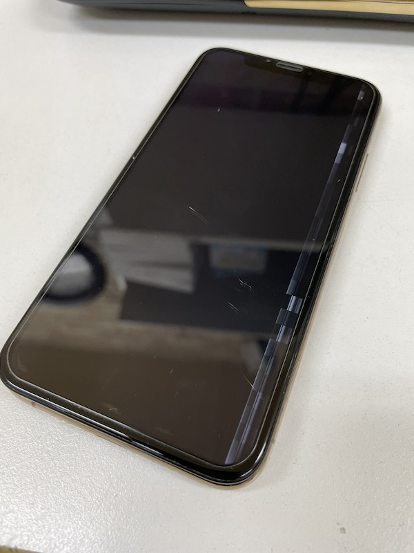 iPhone XSの画面交換修理いたしました！