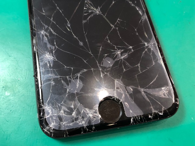 iPhone修理 イオン板橋店【本蓮沼】6Sガラス割れ