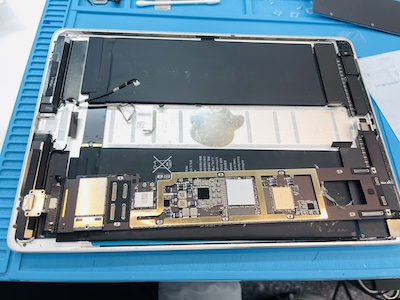 iPad Pro10.5　バッテリー膨張液晶パネルが浮く現象