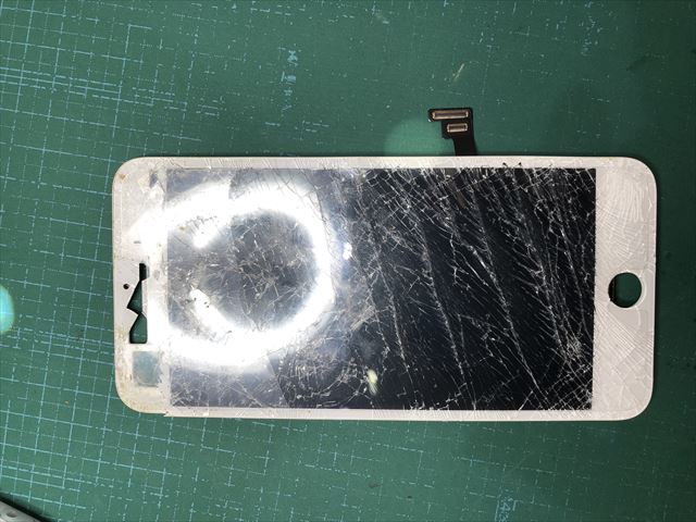 足立区日ノ出町よりお越しのiPhone7P液晶不良のお客様！！