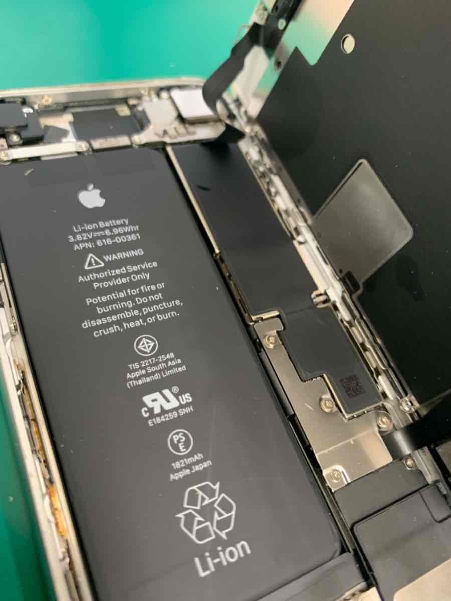 【逗子】 iPhone 8のバッテリー交換