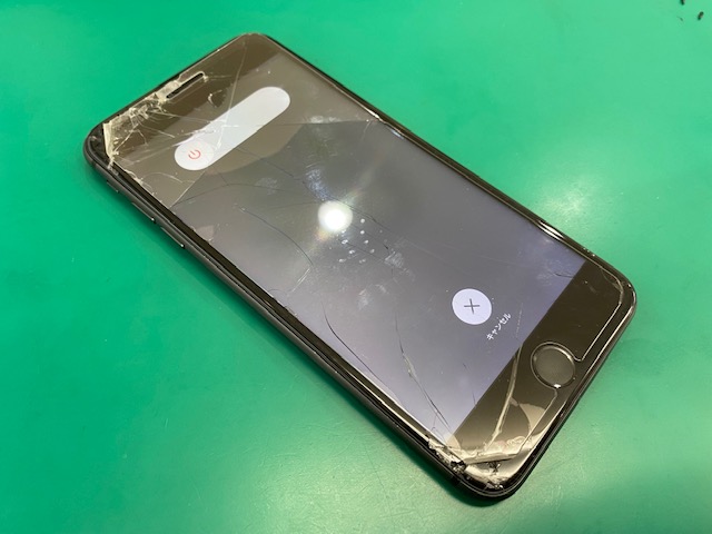 【大船】 iPhone 8 Plusの画面交換