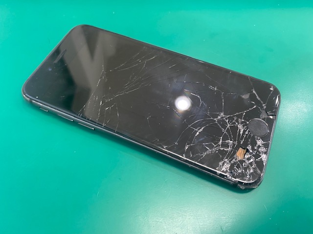 【鎌倉市】 iPhone 8の画面交換