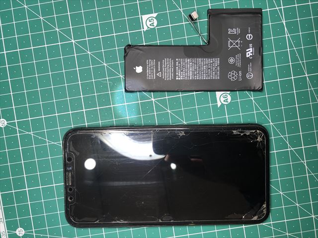 荒川区南千住よりお越しのiPhoneXSバッテリー交換のお客様！！