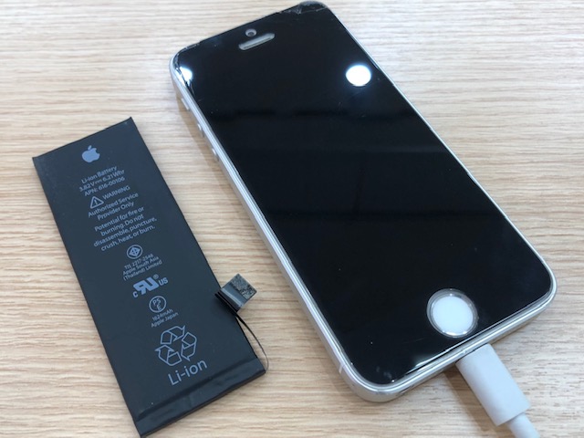 iPhone修理 イオン板橋店 SEバッテリー交換【東武練馬】