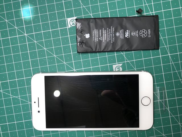 足立区千住よりお越しのiPhone8バッテリー交換のお客様！！