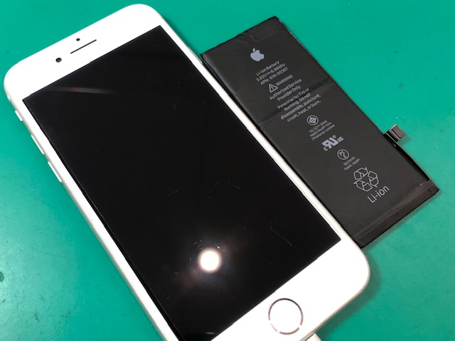 iPhone8のバッテリー交換を受付