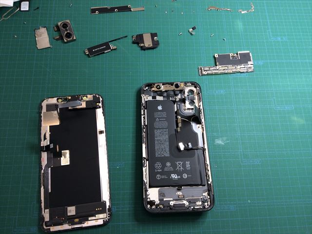 足立区千住よりお越しのiPhoneXS水没修理のお客様！！