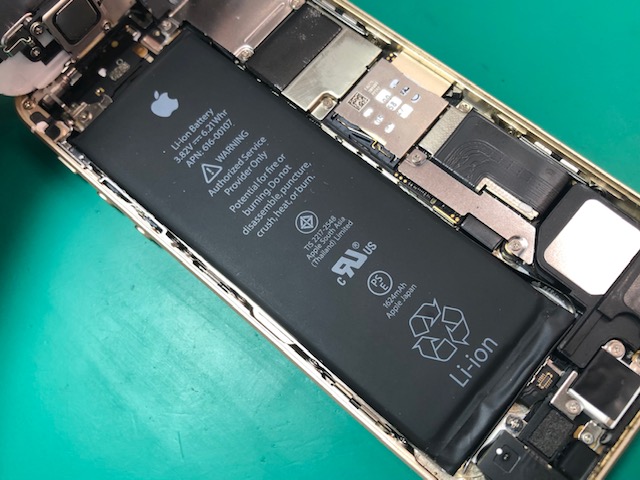 【西高島平】iPhone修理 イオン板橋店 SEバッテリー交換