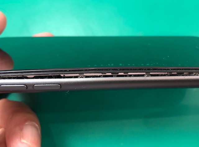 iPhone修理 イオン板橋店【上板橋】8バッテリー膨張