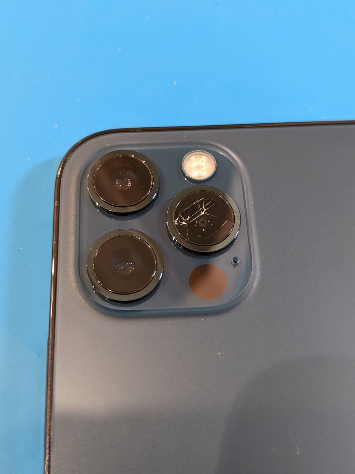iPhone12Proのカメラレンズ修理