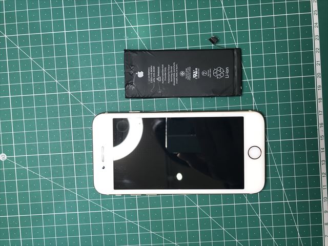 荒川区町屋よりお越しのiPhone8バッテリー交換の！！