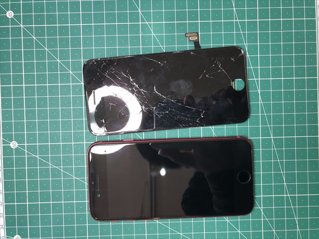 足立区千住よりお越しのiPhoneSE2ガラス割れ修理のお客様！！
