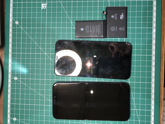 足立区竹ノ塚よりお越しのiPhoneXガラス割れ修理のお客様！！