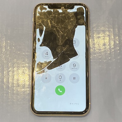 iPhone11 画面ひび割れ・液晶漏れで真っ黒…→修理しました！