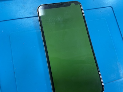 画面表示されなくなったiPhoneX【画面修理】