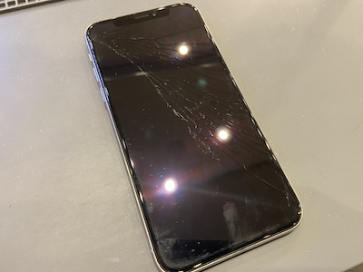 iPhoneの画面は割れても１時間で修理できます！