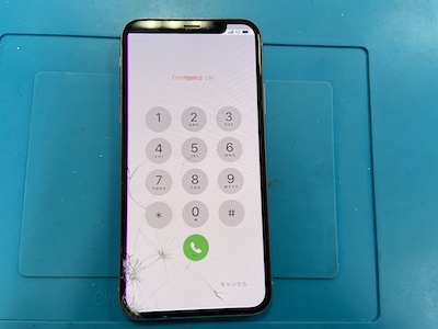 画面上側が反応しなくなったiPhoneXS【画面修理】